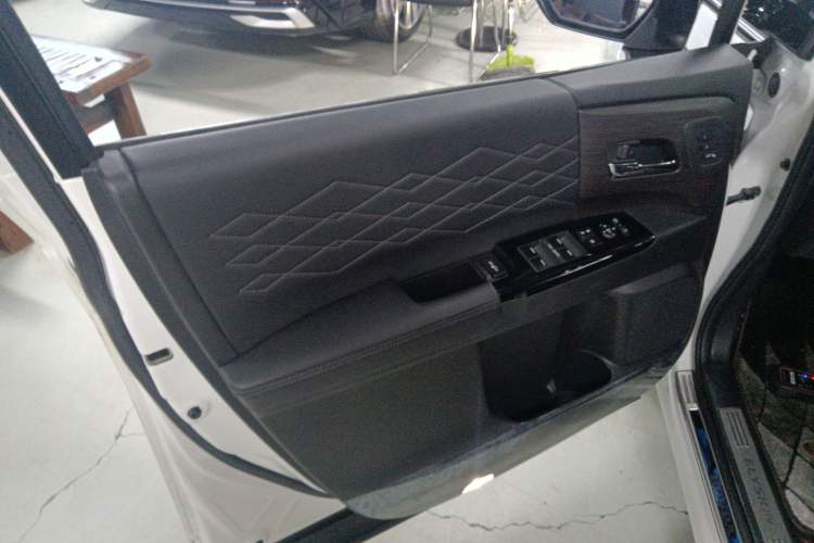 Used Honda Elysion 2022 2.0L eHEV Prestige Edition Left Front Door Interior