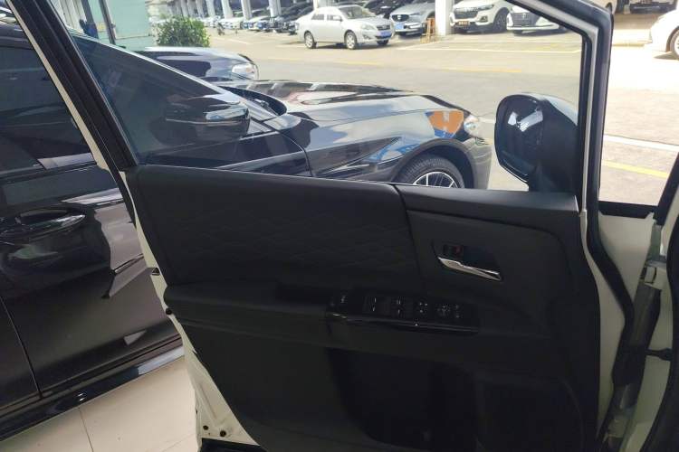 Used Honda Elysion 2022 2.0L eHEV Luxury First Edition Left Front Door Interior