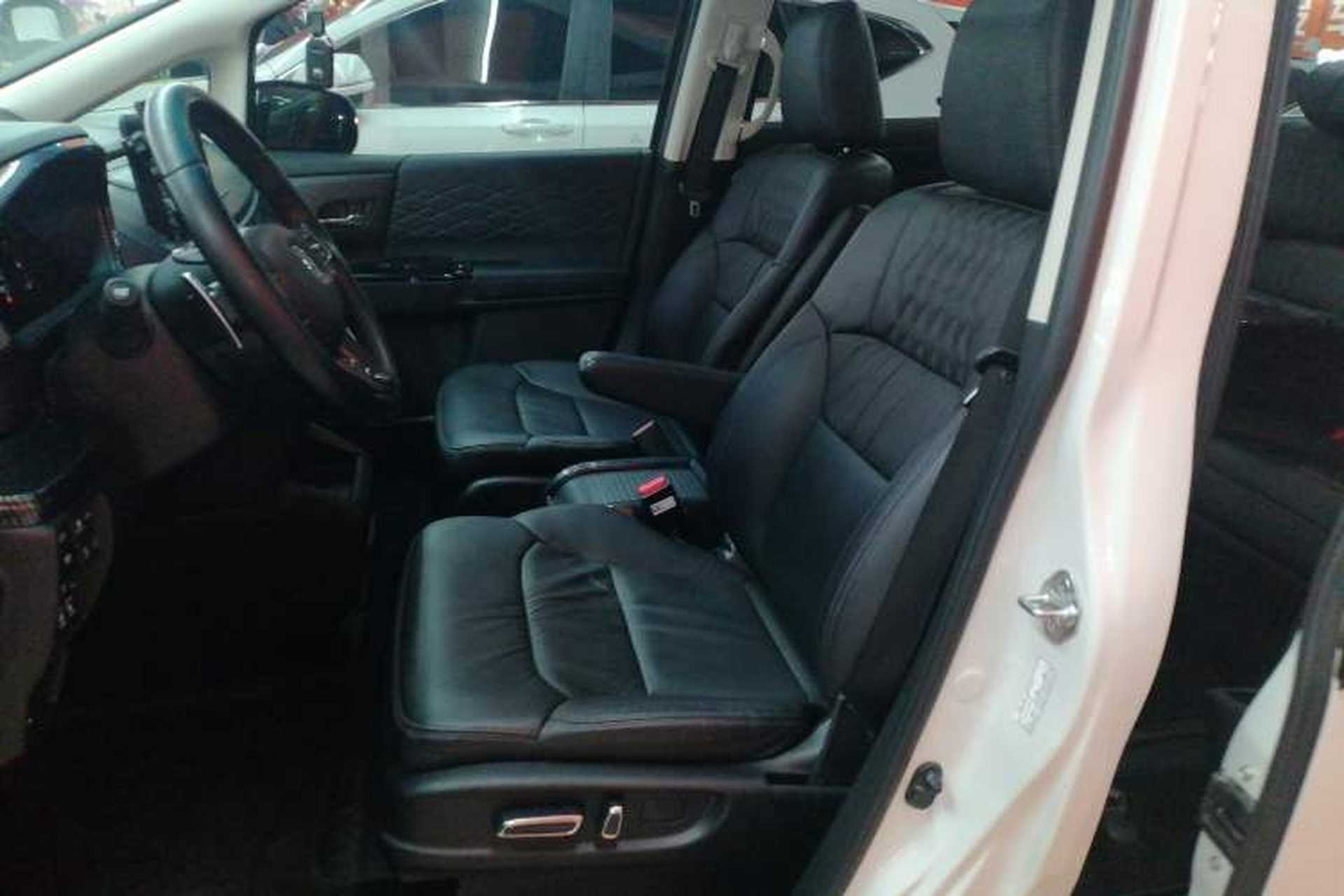 Used Honda Elysion 2022 2.0L eHEV Luxury Edition Left Front Seat