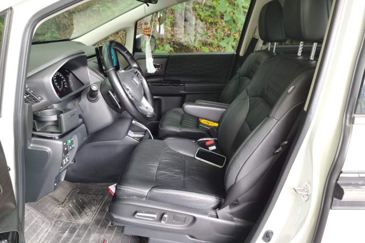Used Honda Elysion 2022 2.0L eHEV Luxury First Edition Left Front Seat