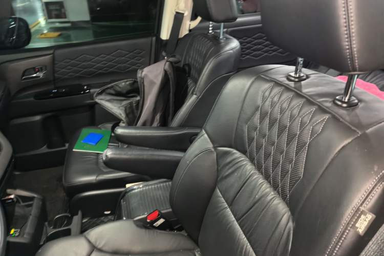 Used Honda Elysion 2022 2.0L eHEV Luxury First Edition Left Front Seat