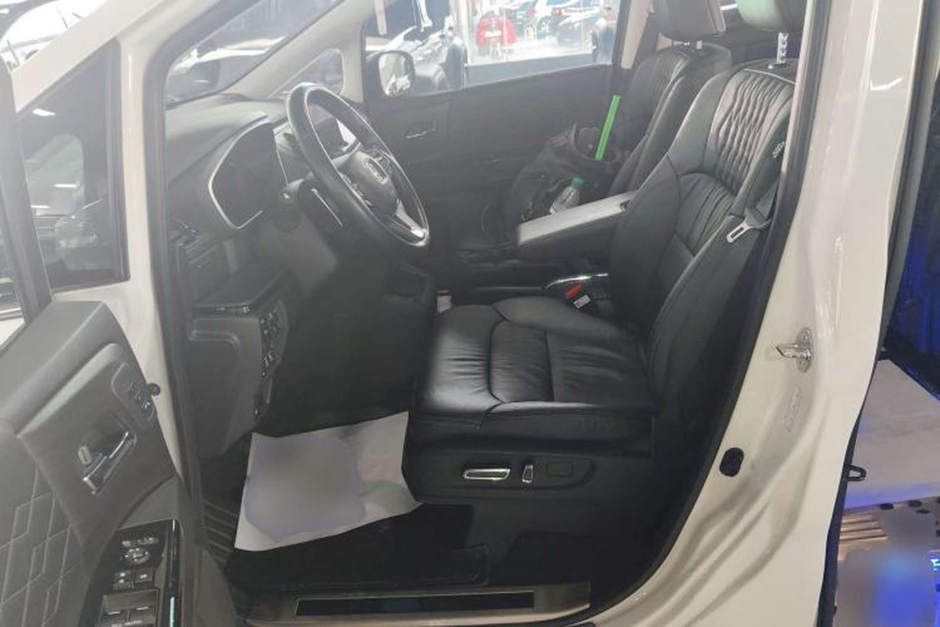 Used Honda Elysion 2022 2.0L eHEV Prestige Edition Left Front Seat
