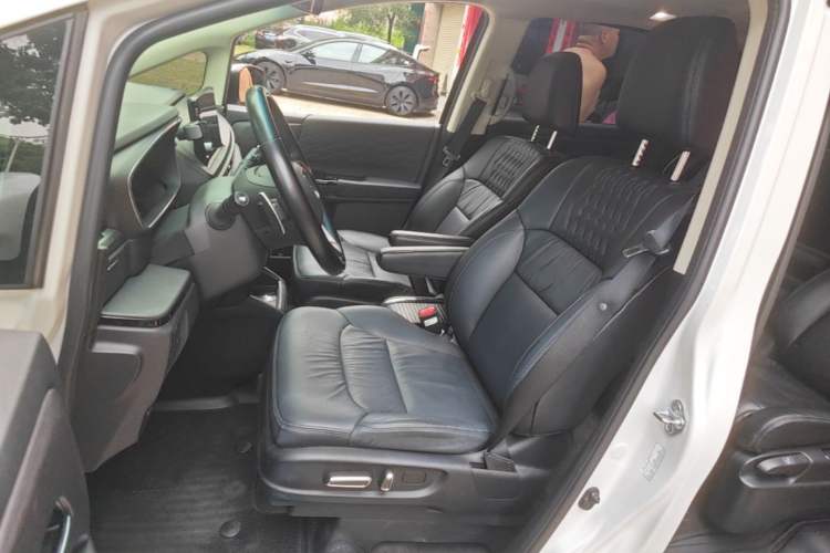 Used Honda Elysion 2022 2.0L eHEV Luxury First Edition Left Front Seat