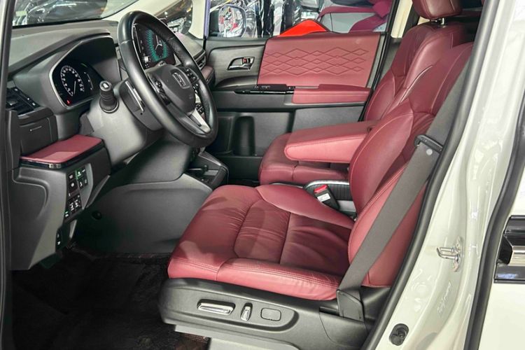 Used Honda Elysion 2022 2.0L eHEV Prestige Edition Left Front Seat