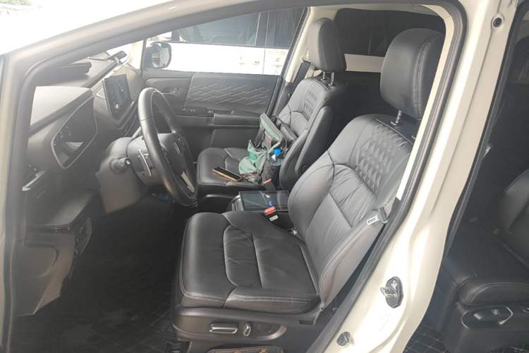 Used Honda Elysion 2022 2.0L eHEV Luxury Edition Left Front Seat