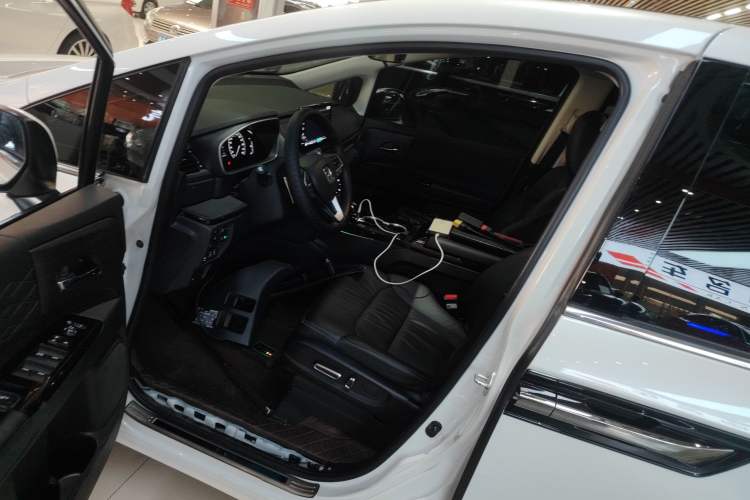 Used Honda Elysion 2022 2.0L eHEV Luxury Edition Left Front Seat