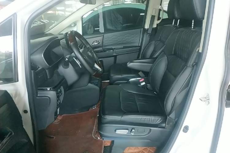 Used Honda Elysion 2022 2.0L eHEV Luxury First Edition Left Front Seat