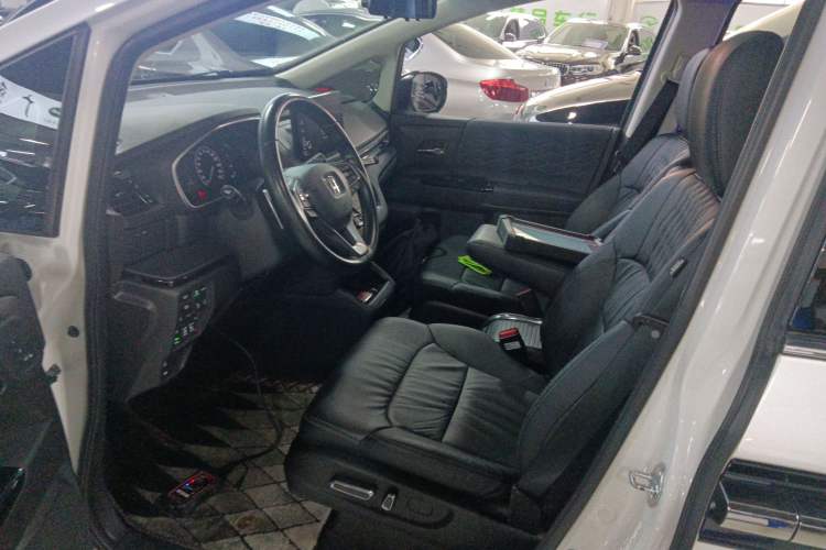 Used Honda Elysion 2022 2.0L eHEV Prestige Edition Left Front Seat