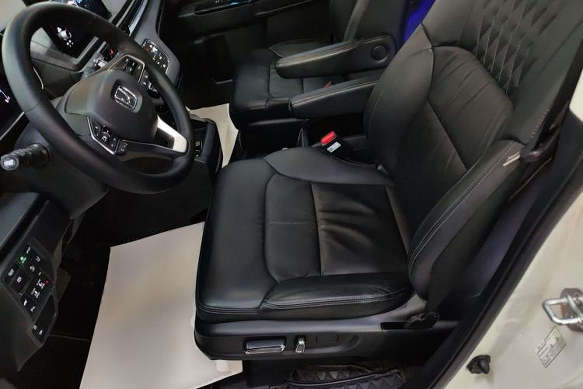 Used Honda Elysion 2022 2.0L eHEV Luxury First Edition Left Front Seat