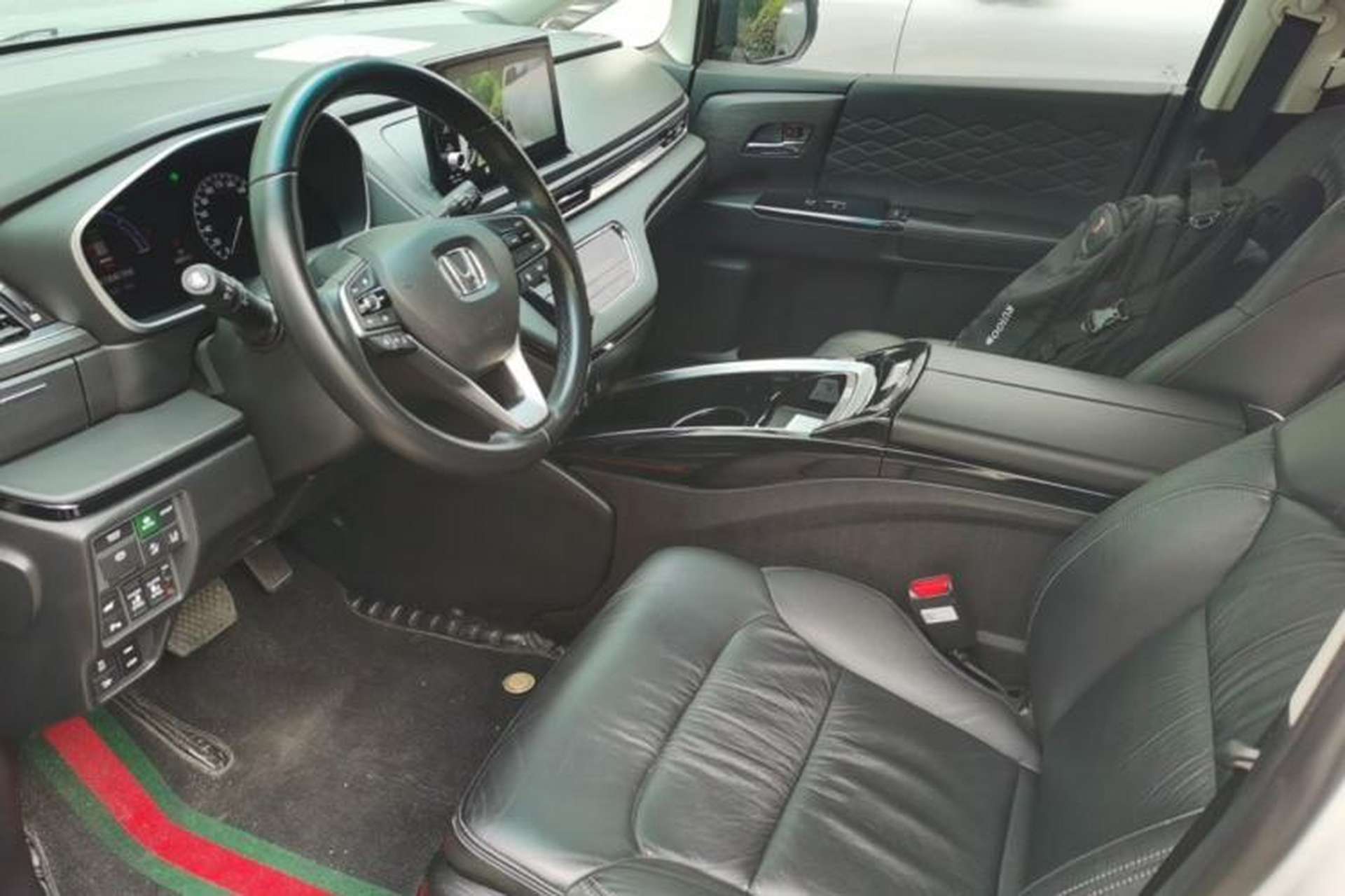 Used Honda Elysion 2022 2.0L eHEV Luxury Edition Left Front Seat