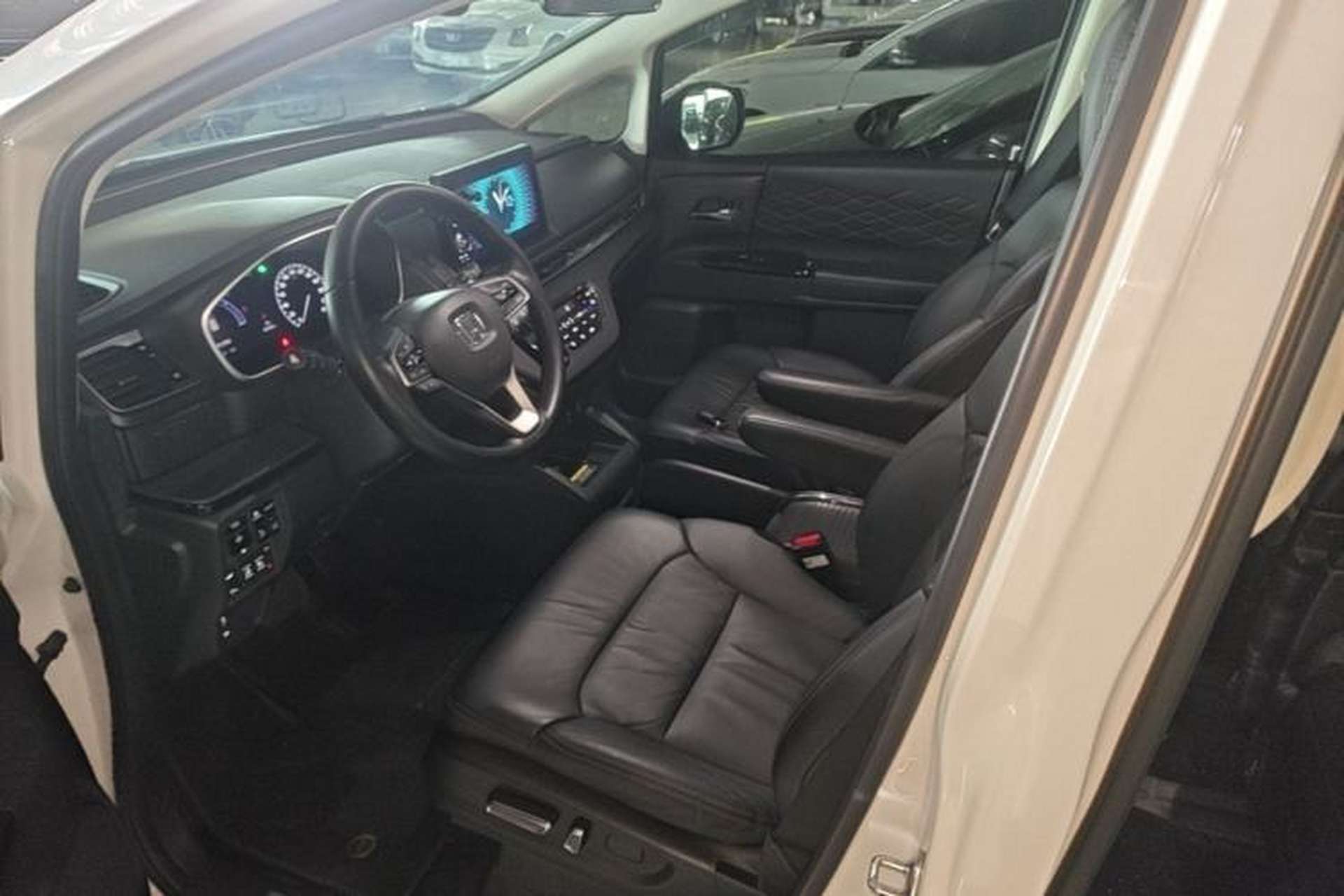 Used Honda Elysion 2022 2.0L eHEV Luxury Edition Left Front Seat