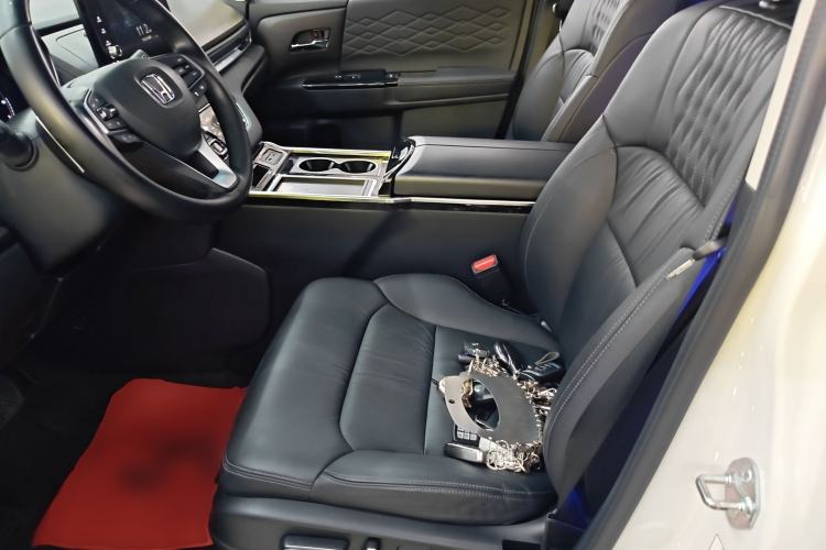 Used Honda Elysion 2022 2.0L eHEV Luxury Edition Left Front Seat