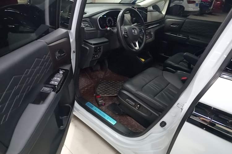 Used Honda Elysion 2022 2.0L eHEV Luxury Edition Left Front Seat