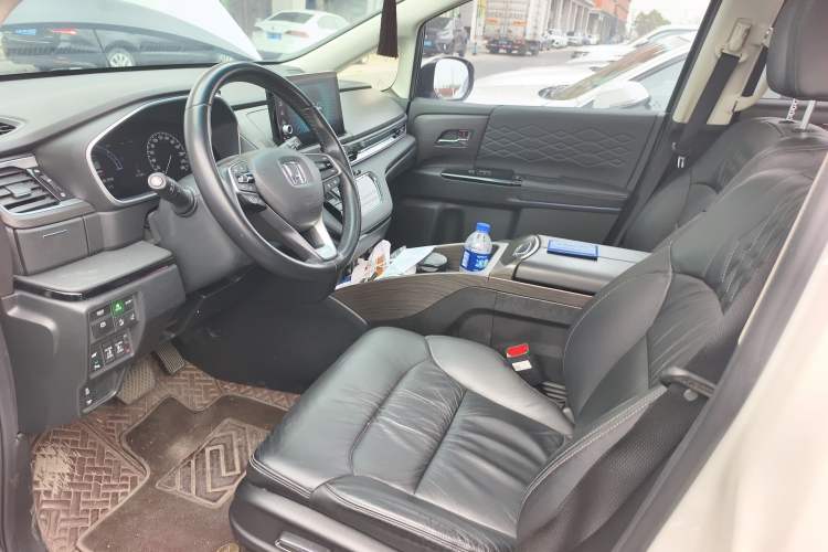 Used Honda Elysion 2022 2.0L eHEV Luxury First Edition Left Front Seat