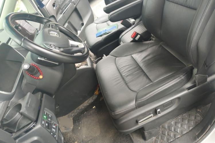 Used Honda Elysion 2022 2.0L eHEV Luxury First Edition Left Front Seat