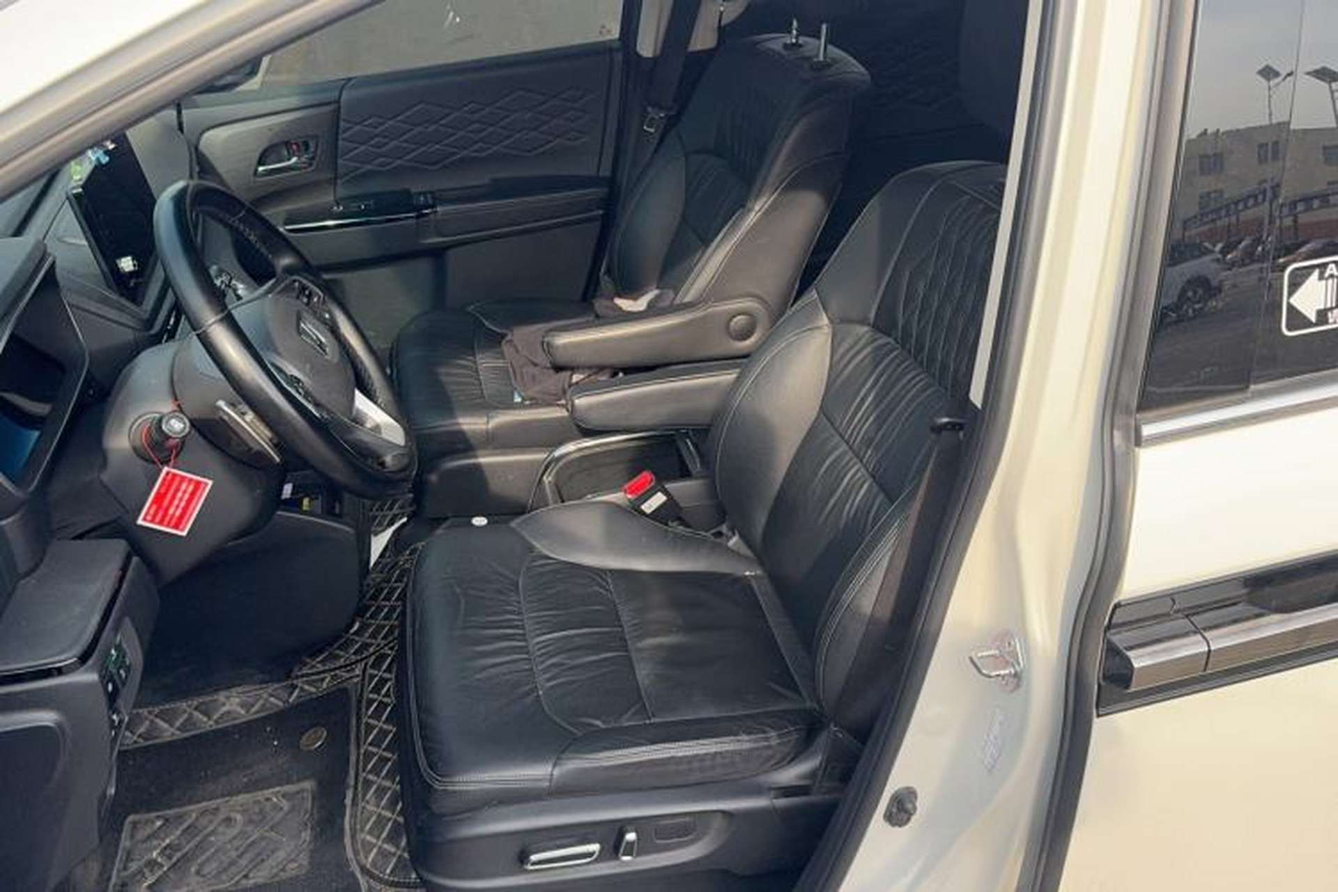 Used Honda Elysion 2022 2.0L eHEV Luxury Edition Left Front Seat