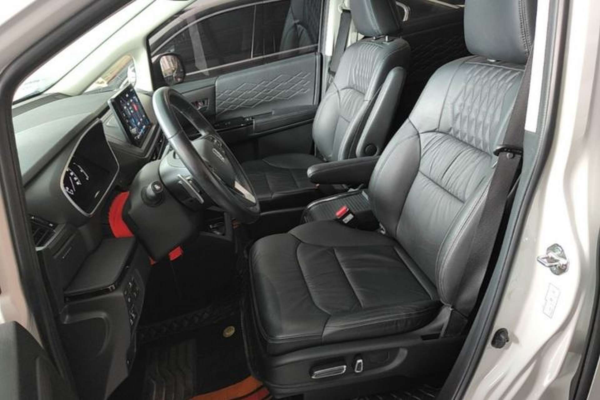 Used Honda Elysion 2022 2.0L eHEV Luxury Edition Left Front Seat