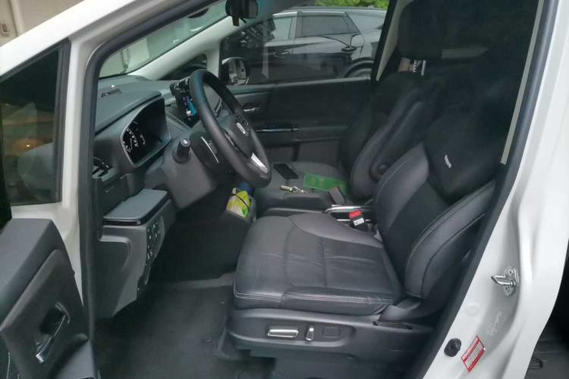 Used Honda Elysion 2022 2.0L eHEV Luxury First Edition Left Front Seat