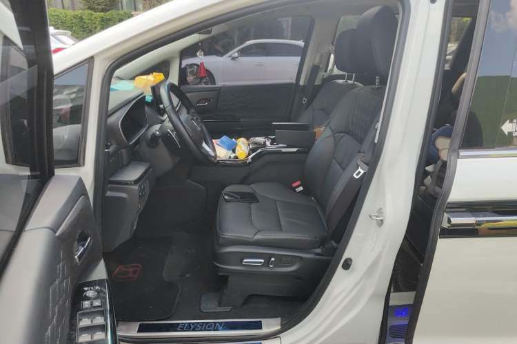 Used Honda Elysion 2022 2.0L eHEV Luxury Edition Left Front Seat