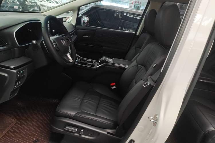 Used Honda Elysion 2022 2.0L eHEV Luxury Edition Left Front Seat
