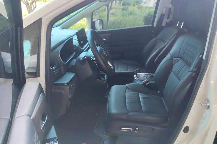 Used Honda Elysion 2022 2.0L eHEV Luxury First Edition Left Front Seat