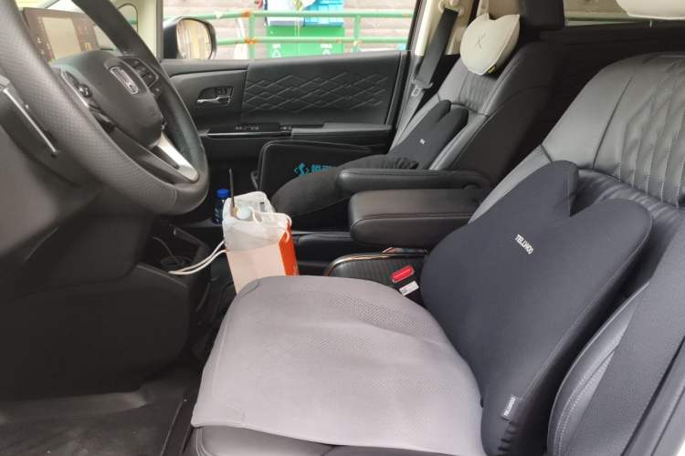 Used Honda Elysion 2022 2.0L eHEV Luxury Edition Left Front Seat