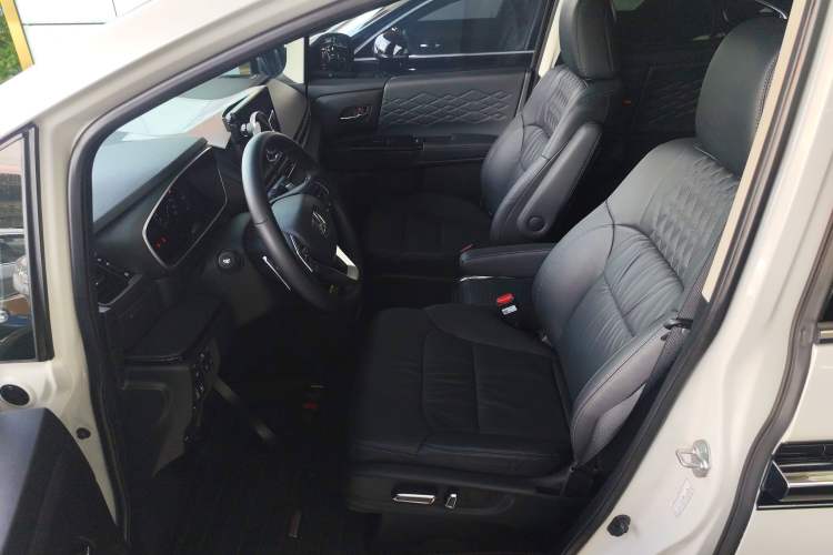 Used Honda Elysion 2022 2.0L eHEV Luxury First Edition Left Front Seat