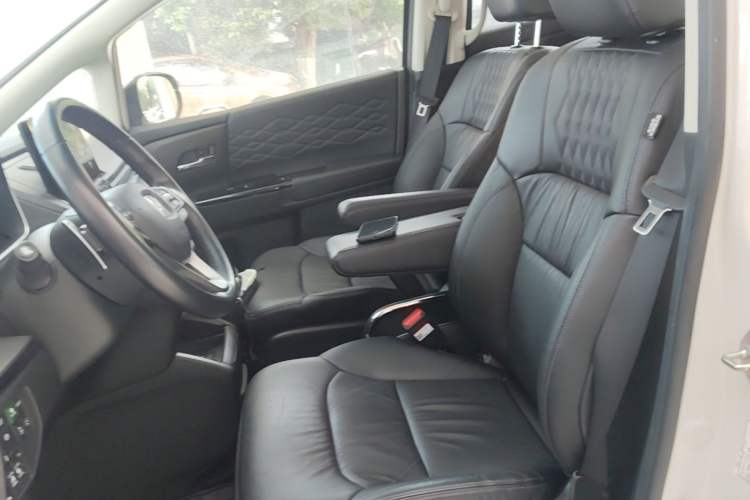Used Honda Elysion 2022 2.0L eHEV Prestige Edition Left Front Seat