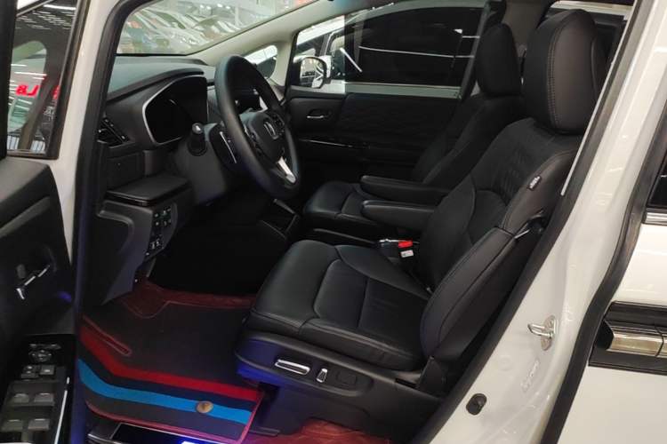 Used Honda Elysion 2022 2.0L eHEV Luxury Edition Left Front Seat
