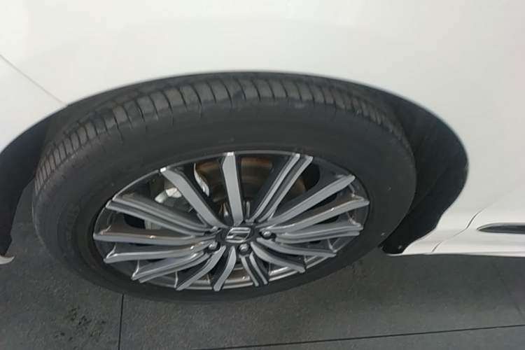 Used Honda Elysion 2022 2.0L eHEV Luxury Edition Left Front Wheel Hub