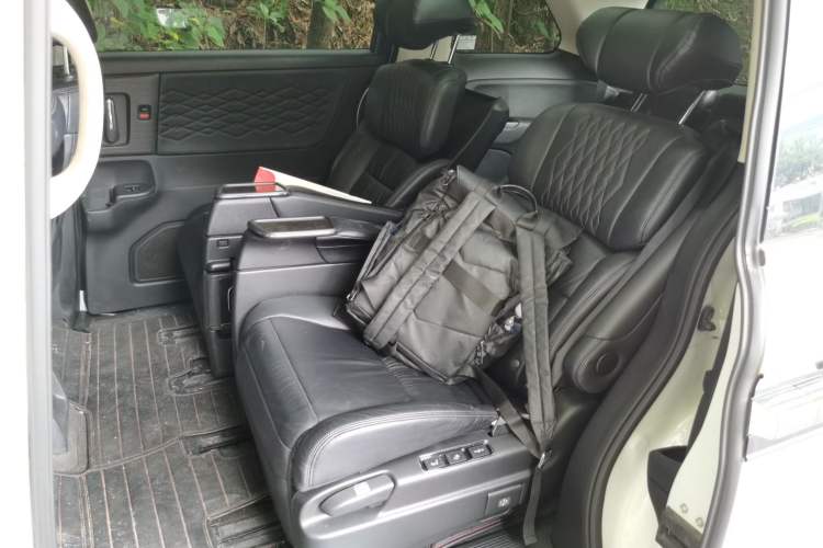 Used Honda Elysion 2022 2.0L eHEV Luxury First Edition Left Rear Seat