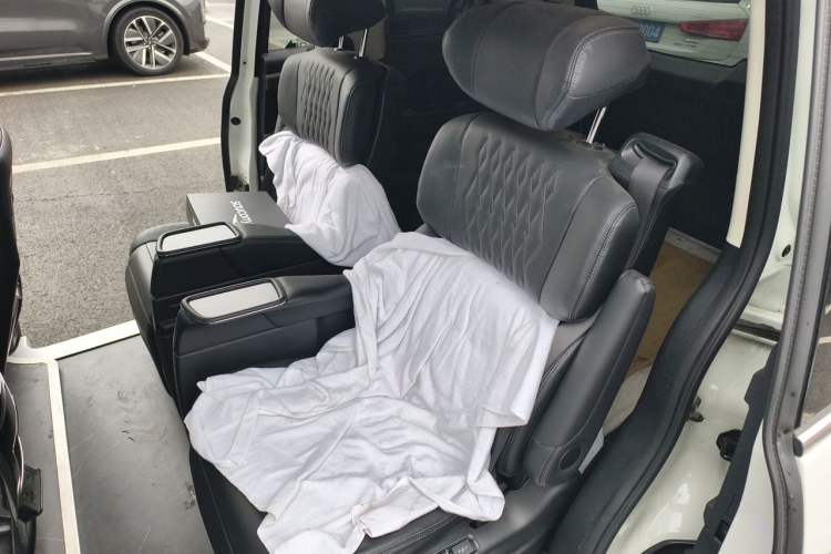 Used Honda Elysion 2022 2.0L eHEV Luxury First Edition Left Rear Seat