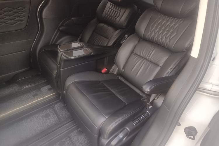 Used Honda Elysion 2022 2.0L eHEV Luxury Edition Left Rear Seat