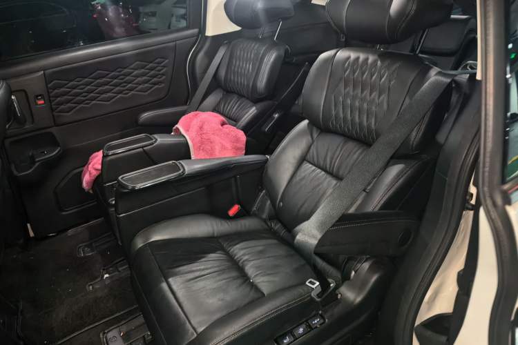 Used Honda Elysion 2022 2.0L eHEV Luxury First Edition Left Rear Seat
