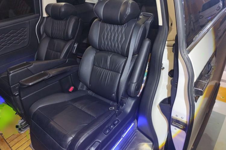 Used Honda Elysion 2022 2.0L eHEV Luxury First Edition Left Rear Seat