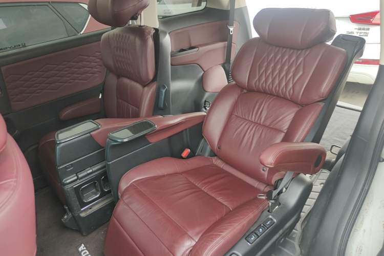 Used Honda Elysion 2022 2.0L eHEV Prestige Edition Left Rear Seat