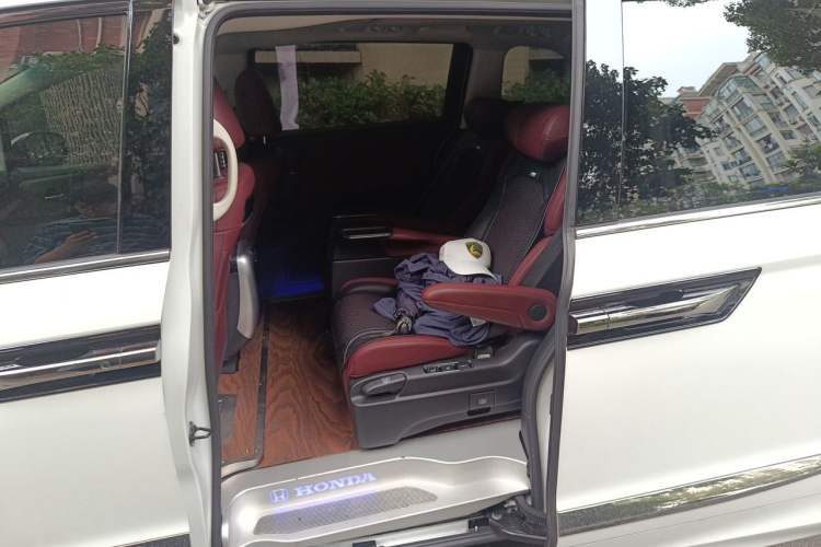 Used Honda Elysion 2022 2.0L eHEV Prestige Edition Left Rear Seat
