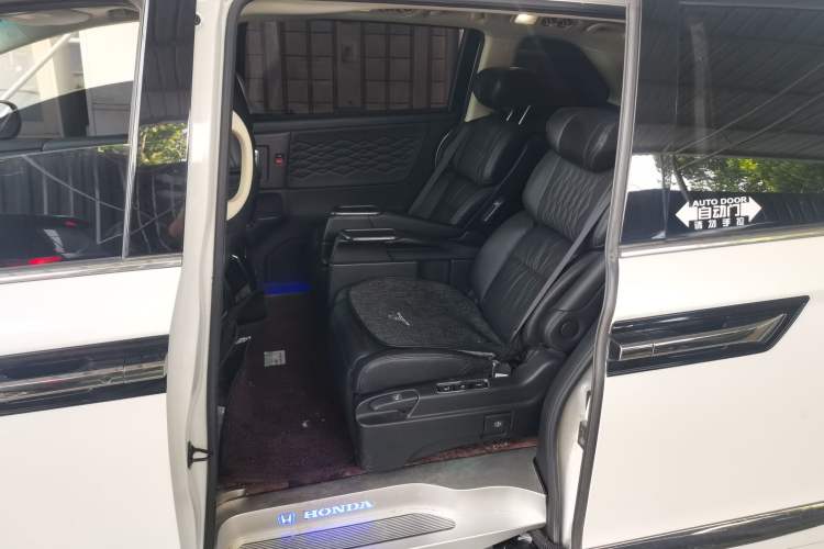 Used Honda Elysion 2022 2.0L eHEV Luxury Edition Left Rear Seat