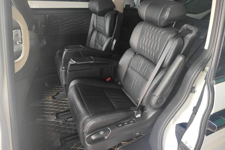 Used Honda Elysion 2022 2.0L eHEV Luxury Edition Left Rear Seat