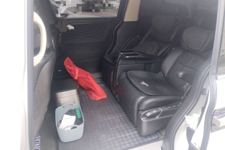 Used Honda Elysion 2022 2.0L eHEV Luxury Edition Left Rear Seat