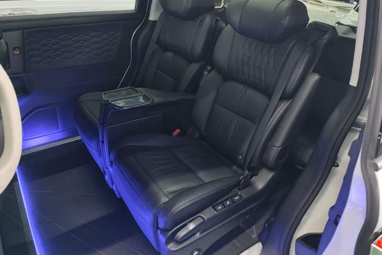 Used Honda Elysion 2022 2.0L eHEV Luxury Edition Left Rear Seat
