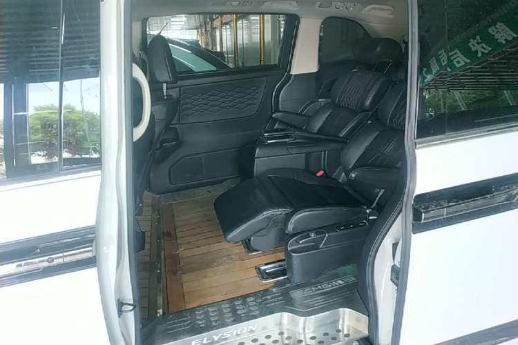 Used Honda Elysion 2022 2.0L eHEV Luxury First Edition Left Rear Seat