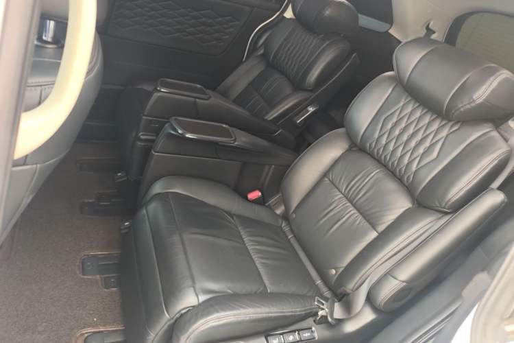 Used Honda Elysion 2022 2.0L eHEV Prestige Edition Left Rear Seat