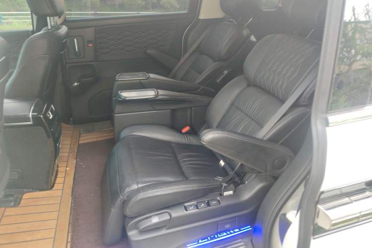 Used Honda Elysion 2022 2.0L eHEV Luxury Edition Left Rear Seat