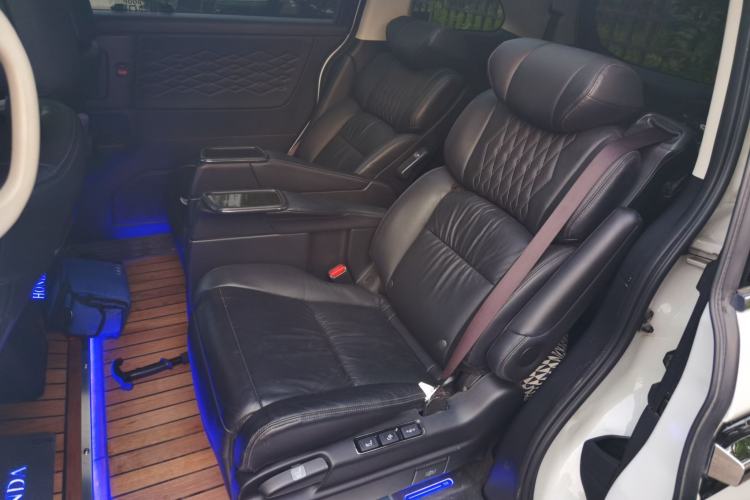 Used Honda Elysion 2022 2.0L eHEV Luxury First Edition Left Rear Seat