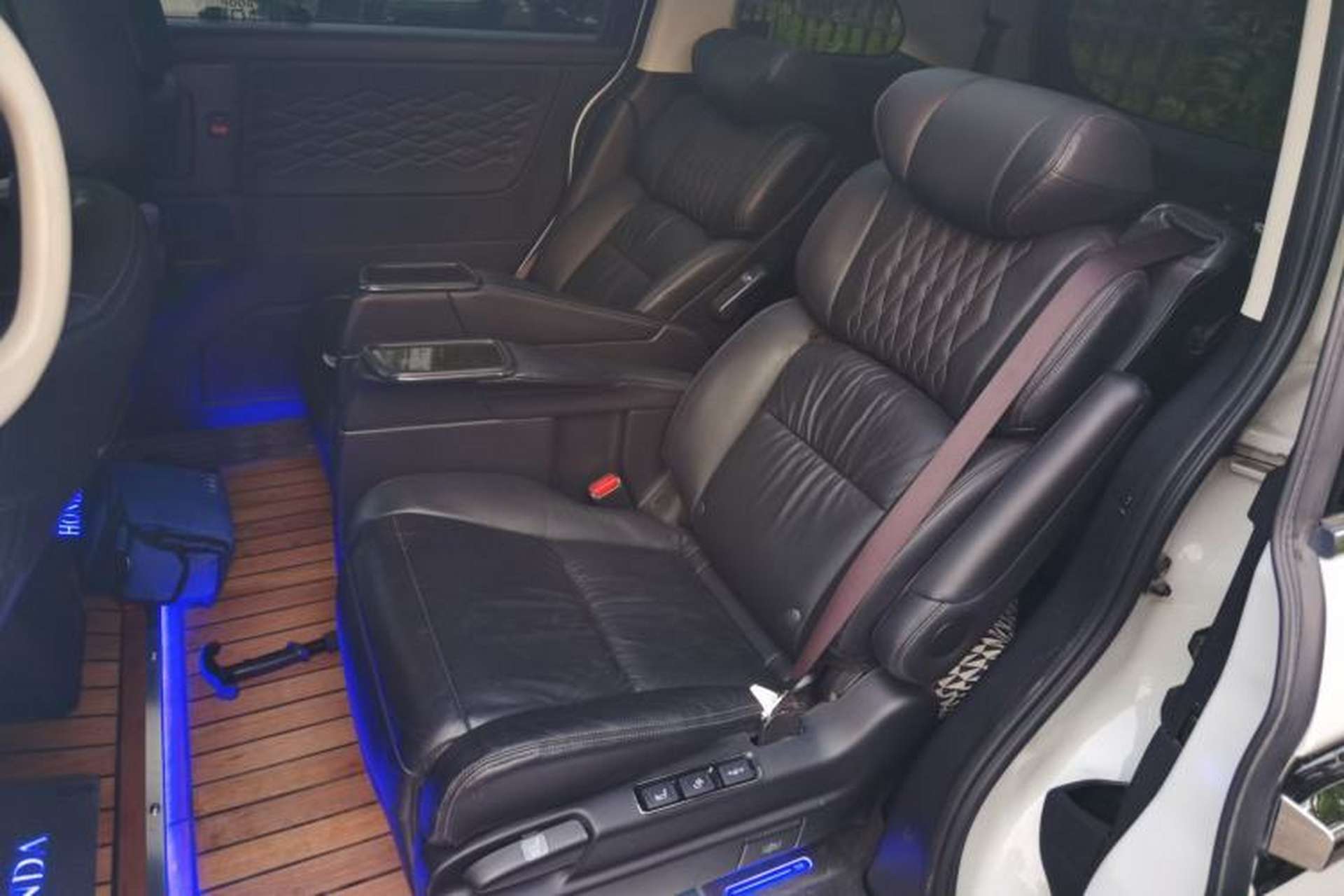 Used Honda Elysion 2022 2.0L eHEV Luxury First Edition Left Rear Seat