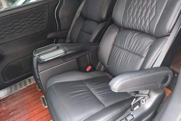 Used Honda Elysion 2022 2.0L eHEV Luxury First Edition Left Rear Seat