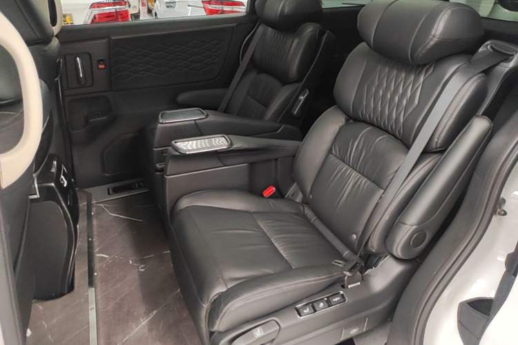 Used Honda Elysion 2022 2.0L eHEV Luxury Edition Left Rear Seat