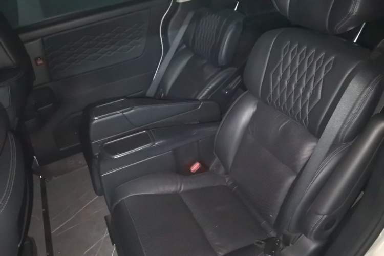 Used Honda Elysion 2022 2.0L eHEV Luxury First Edition Left Rear Seat