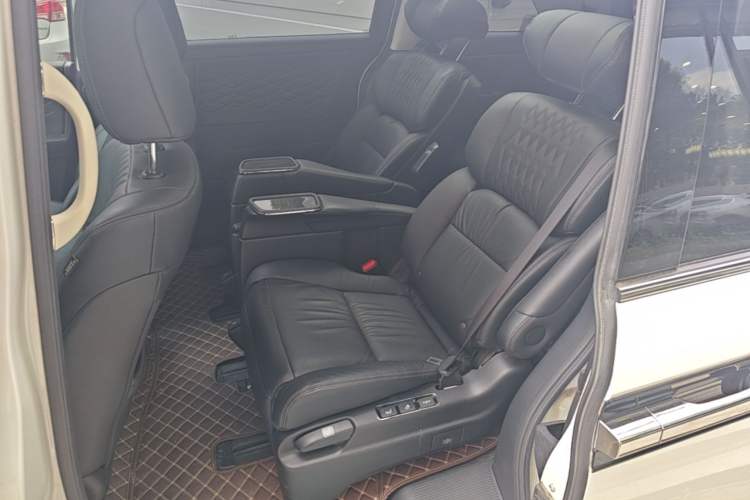 Used Honda Elysion 2022 2.0L eHEV Prestige Edition Left Rear Seat